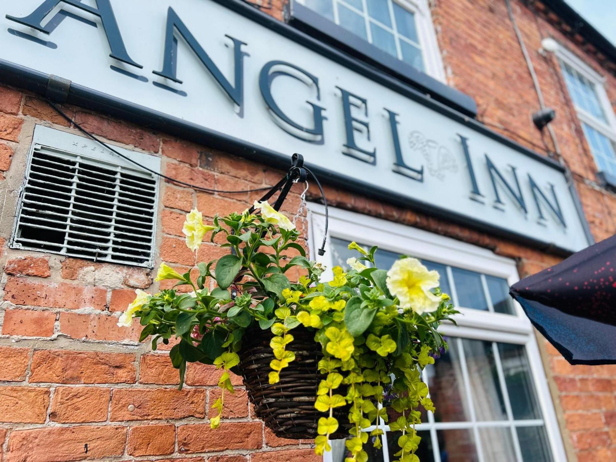 Angel Inn Misson Exteriör bild